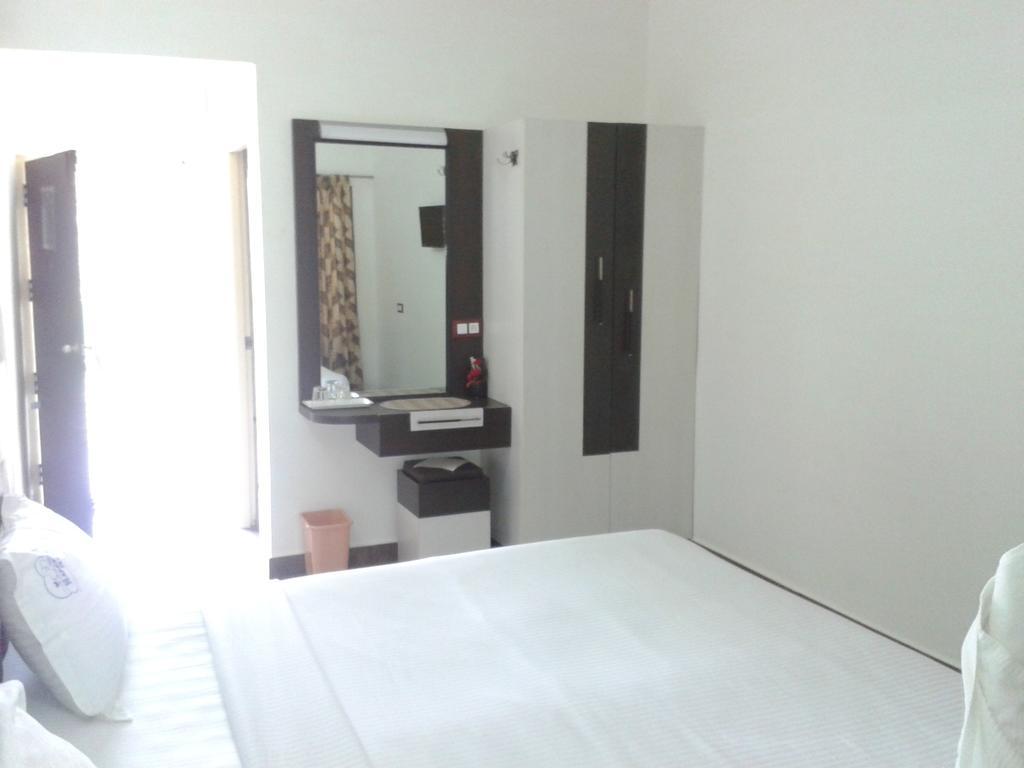 Отель Happy Nest Йеркод Номер фото